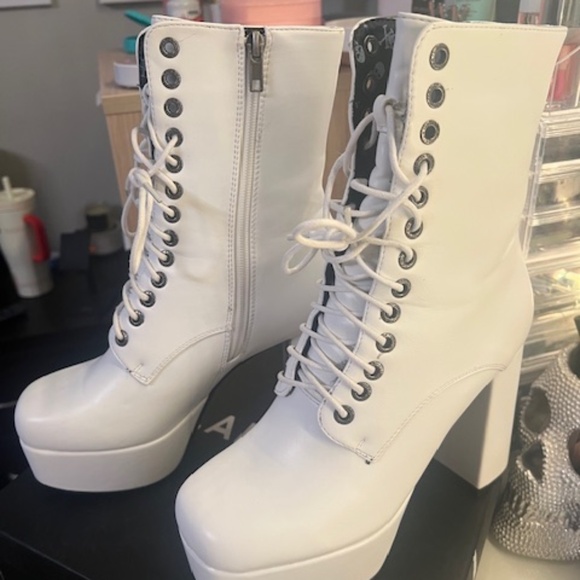 LAMODA WHITE SERENITY ANKLE BOOTS - Picture 1 of 16